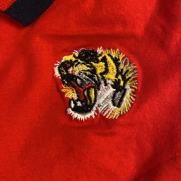 Gucci Kids Red Polo Shirt with Tiger Patch size 2 - Picture 3 of 5